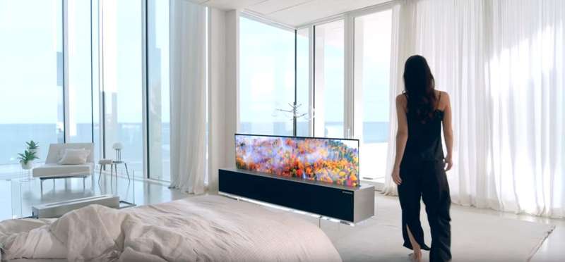 CES 2019 - LG Display présente son écran Oled 8k de 65 pouces qui s'enroule dans son boitier